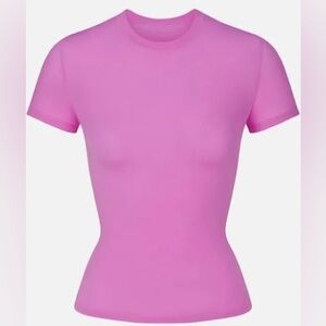 NWOT Skims pink fitted T shirt